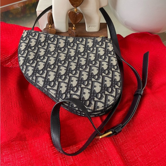 - 💯Authentic Christian Dior Triple Zip Crossbody Bag - Picture 1 of 10